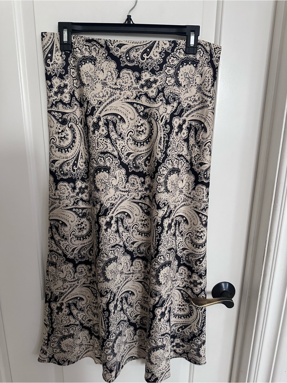 NWT Loft Womens Black and Cream Paisley A-Line Midi Skirt size Medium